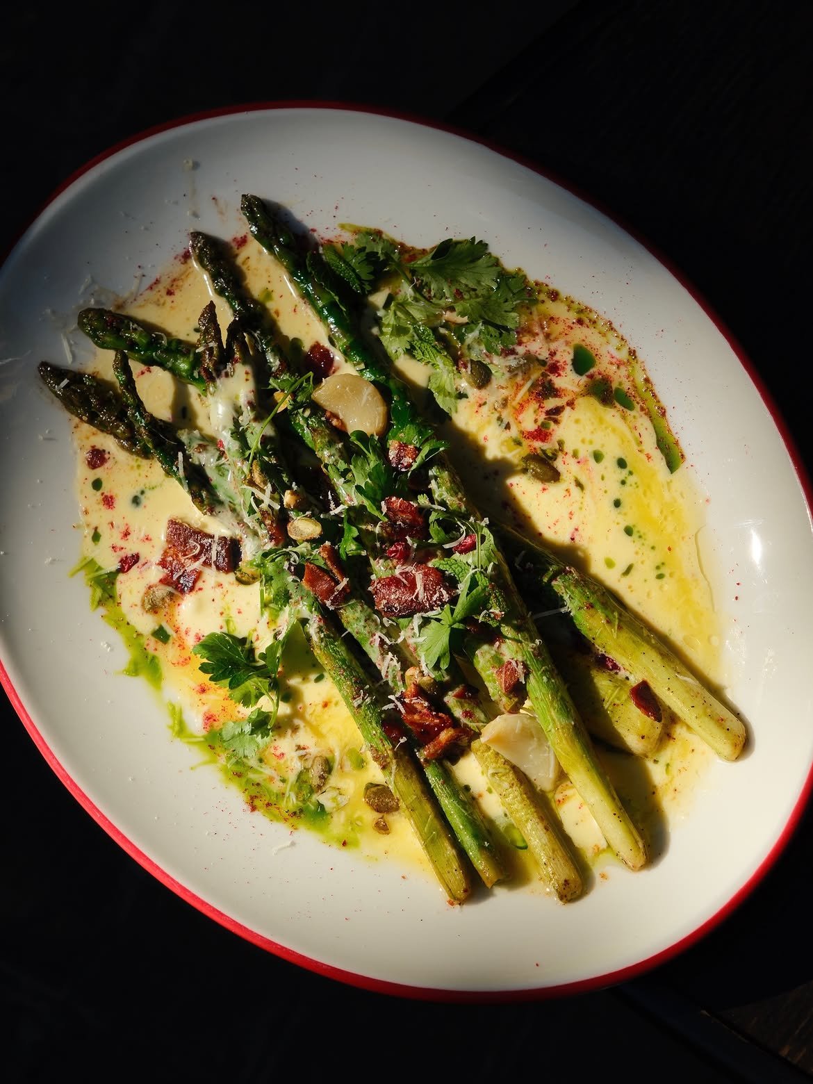 Asparagus with Guda cheese sauce 