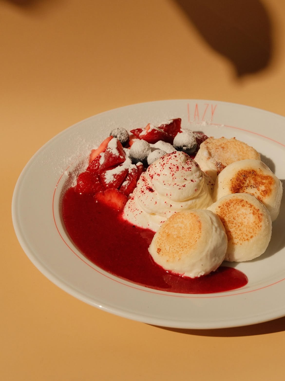 Cottage cheese pancakes with sour cream and berries