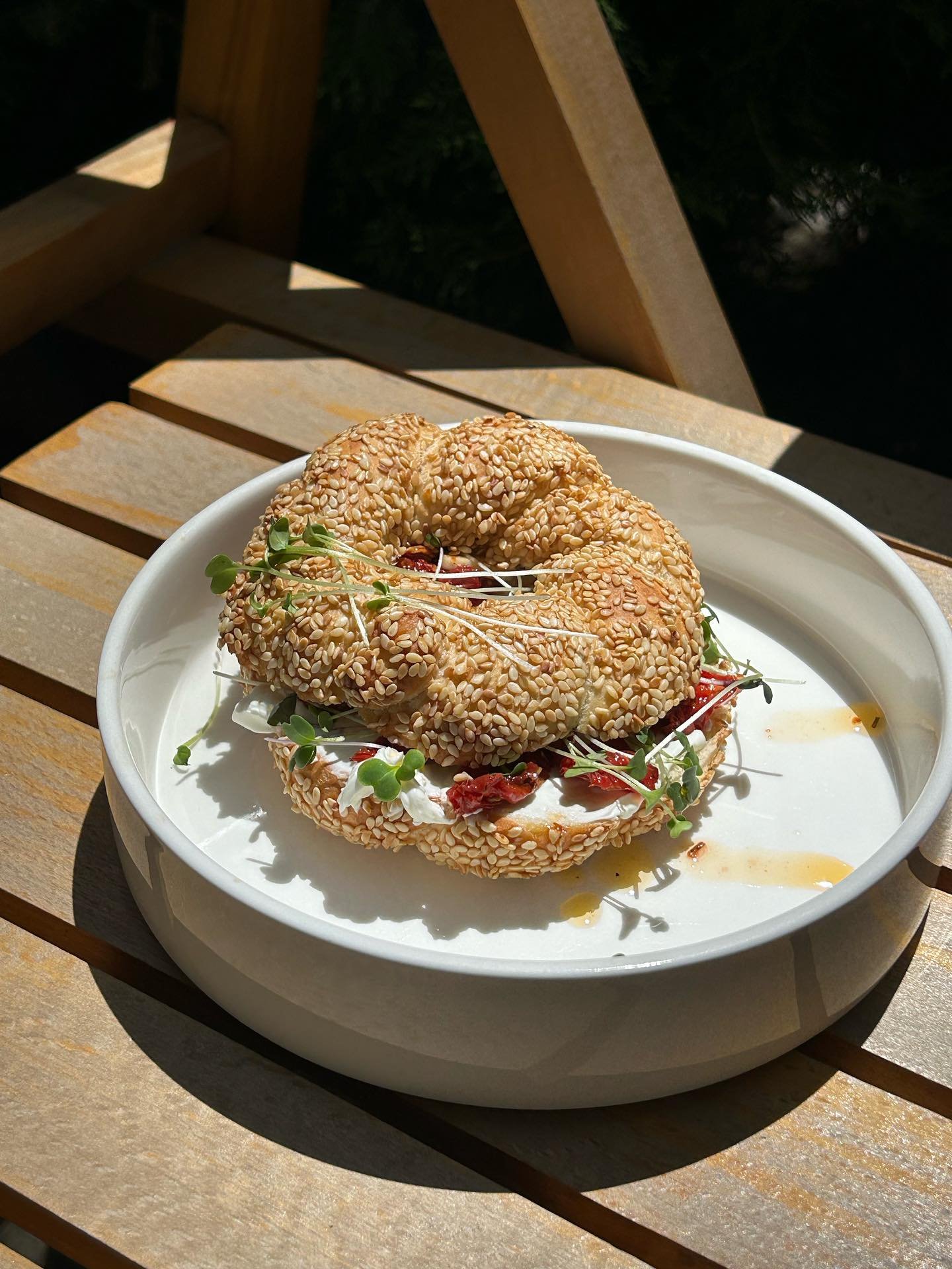 Bagel with tomatoes