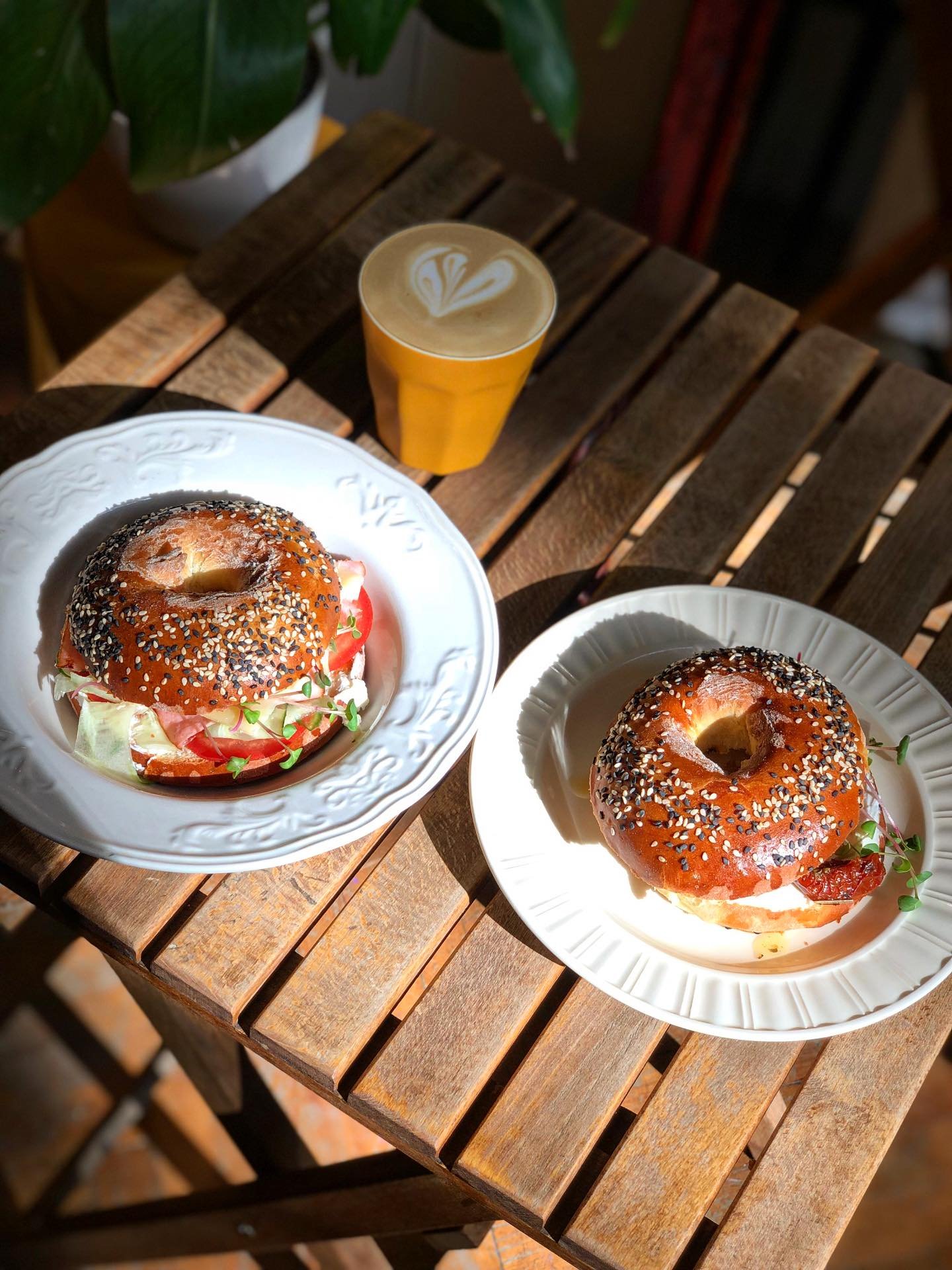 Bagel with meat, cheese and veggi