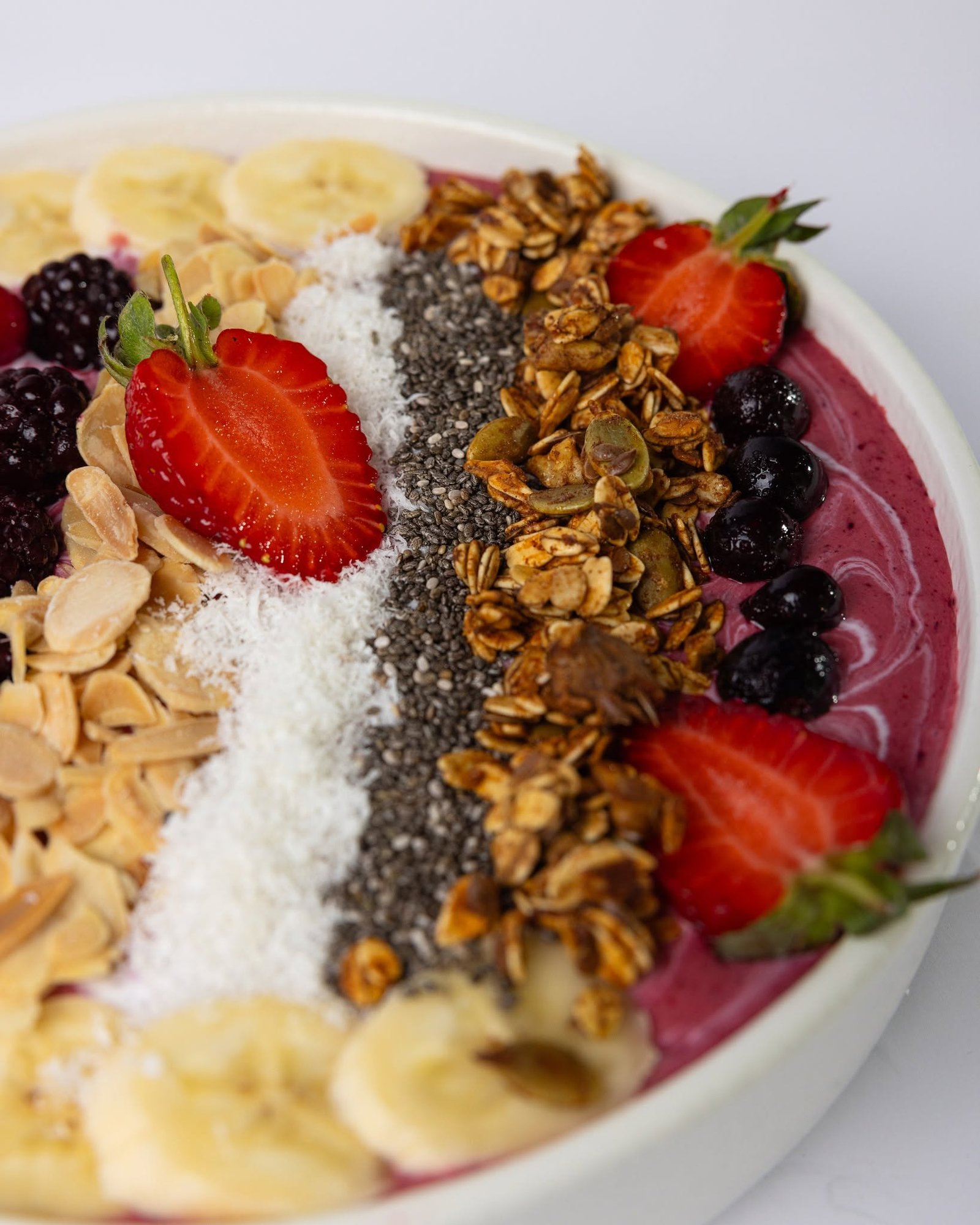 Berry smoothie bowl