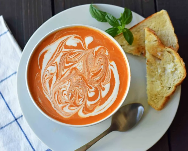 Cream Tomato Soup / Vegan