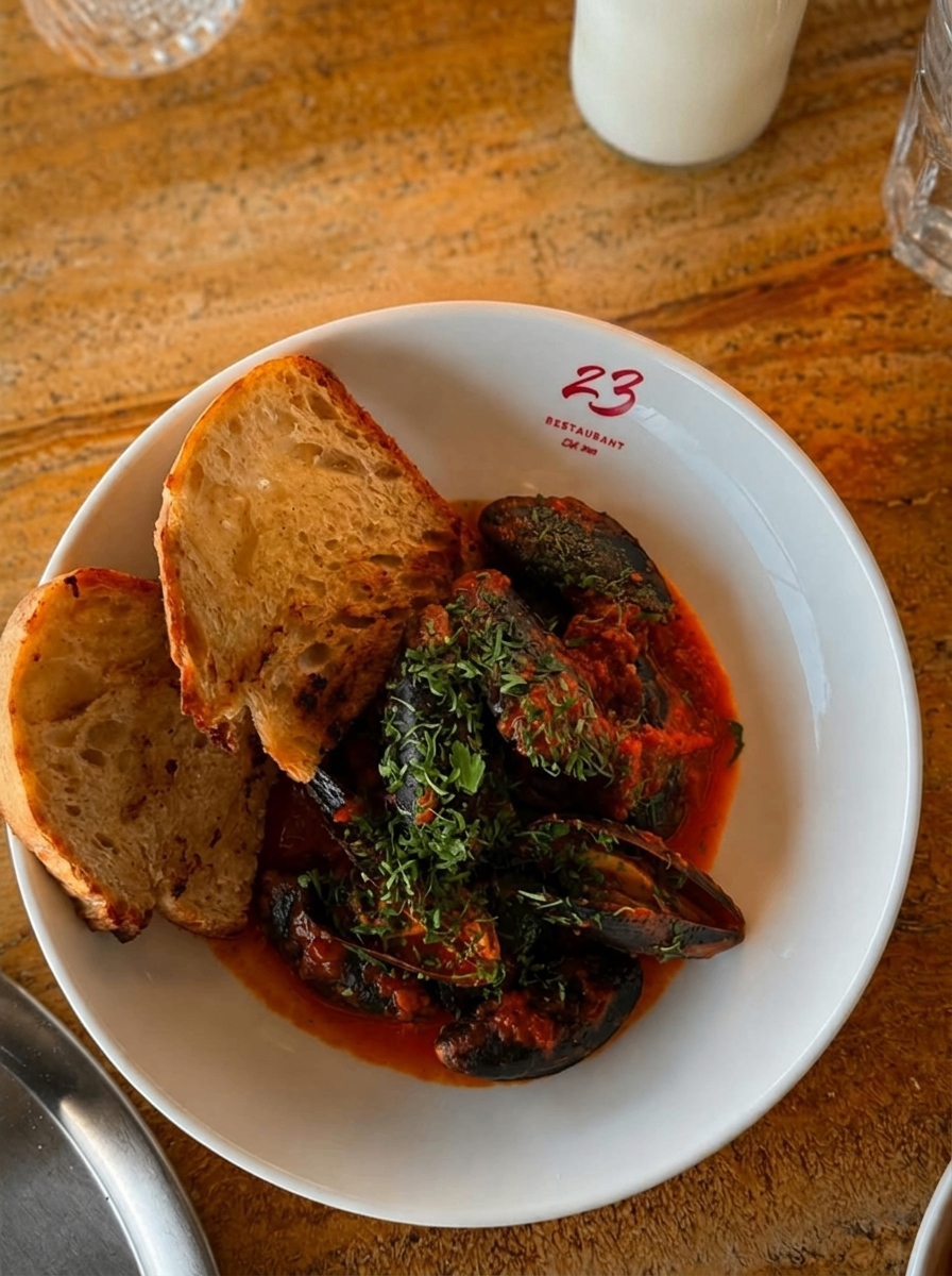 Mussels in Spicy Tomato Sauce