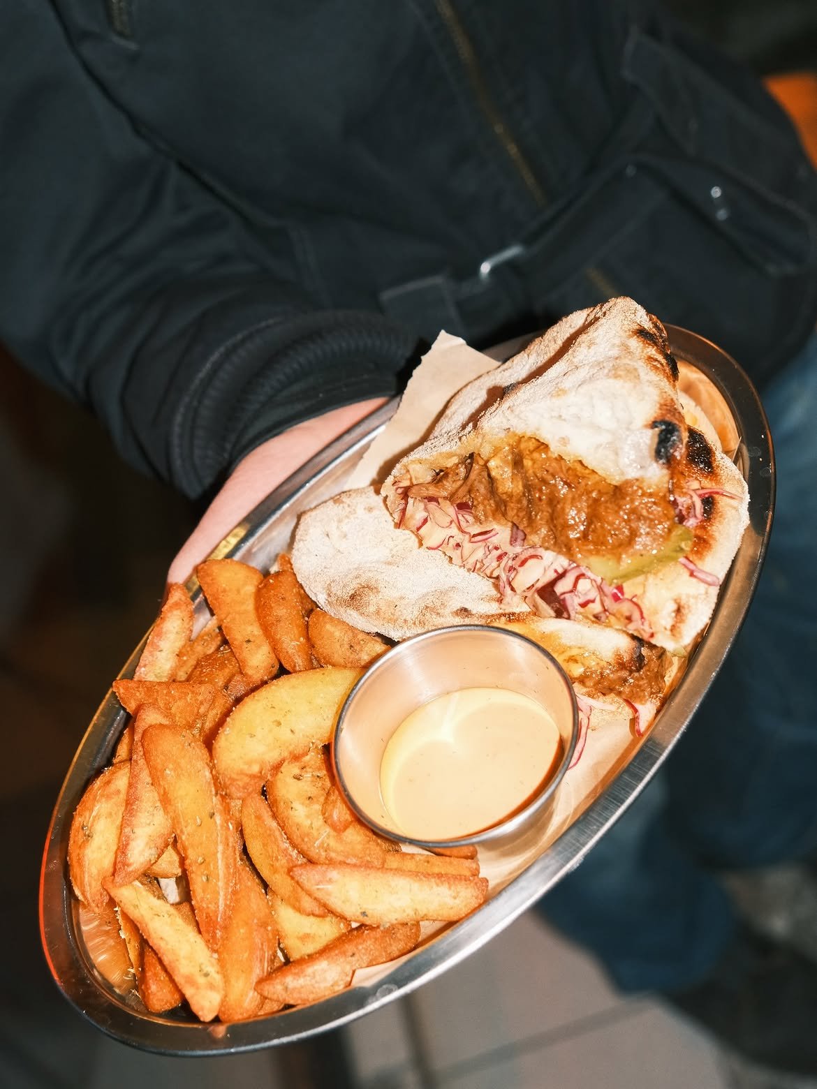 Pulled beef sandwich with crispy potatoes 